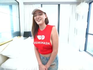 Yang ordered doorsmash? katie kingerie membawa dia besar alam payudara untuk tips