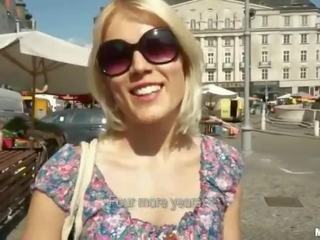Tjekkisk prostituert catherine fucks i den marked