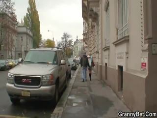 Milfs picked up in zajebal s mlajši moški vids