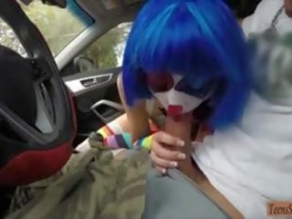 Stranded strana klaun mikayla veřejné porno